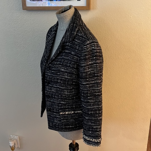 Ann Taylor blazer.  Size 6 - Picture 2 of 11